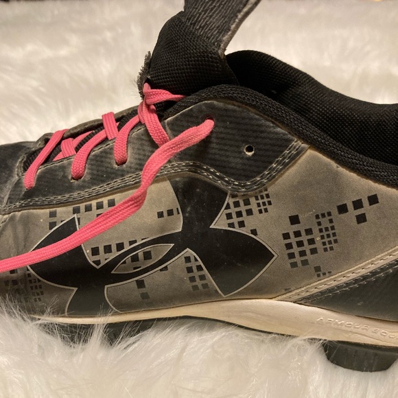 🔴-  Under Armour womens cletted shoes - Picture 7 of 13